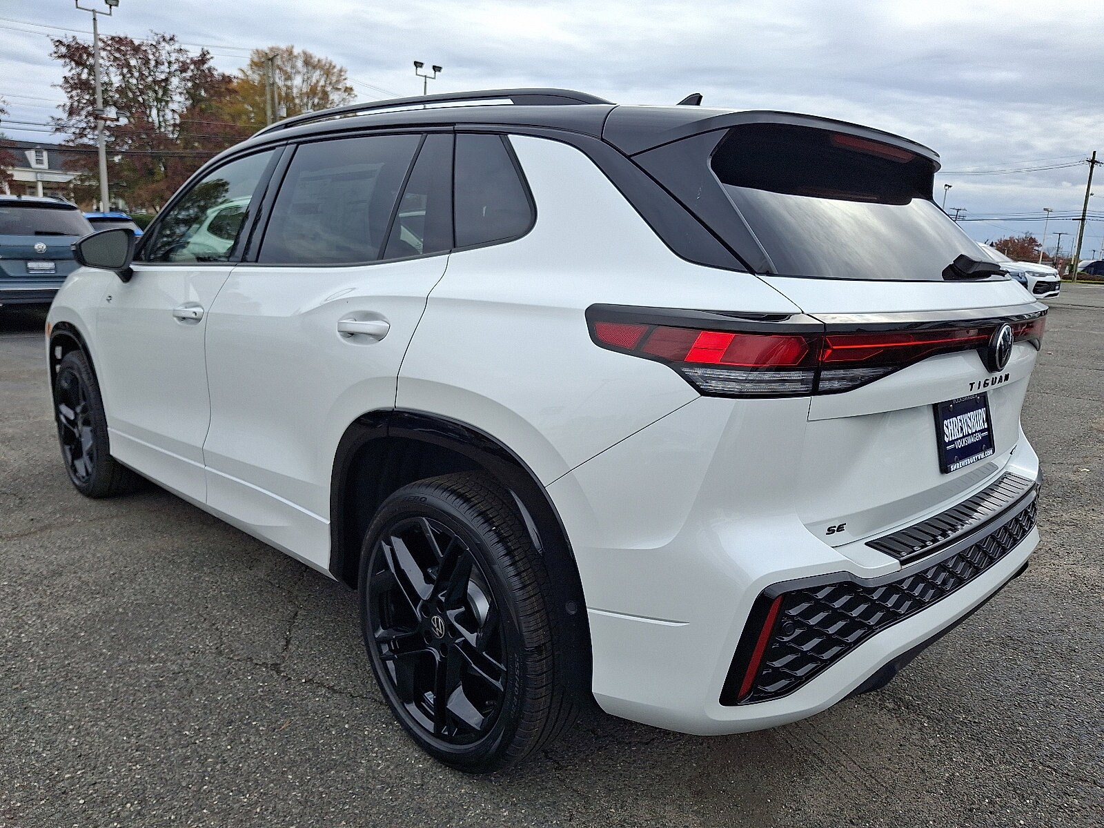 2026 Volkswagen Tiguan SE R-Line Black photo 3