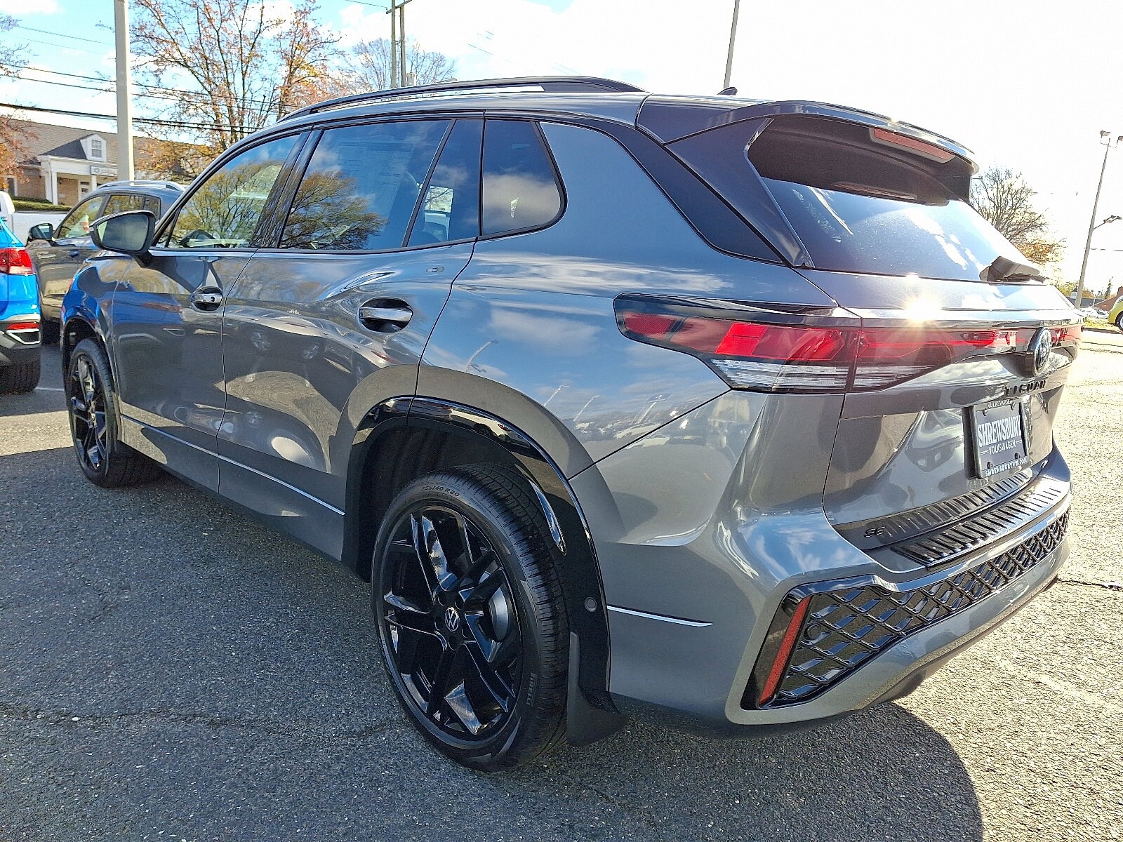 2026 Volkswagen Tiguan SE R-Line Black photo 3