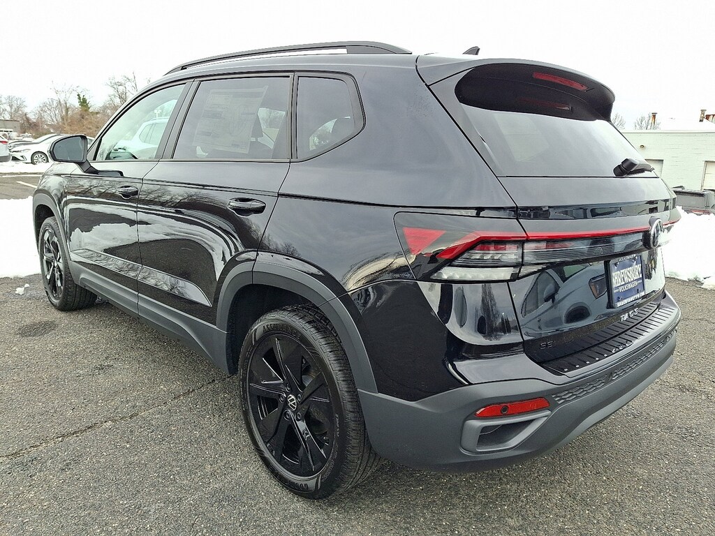 New 2026 Volkswagen Taos 1.5T SE Black SUV