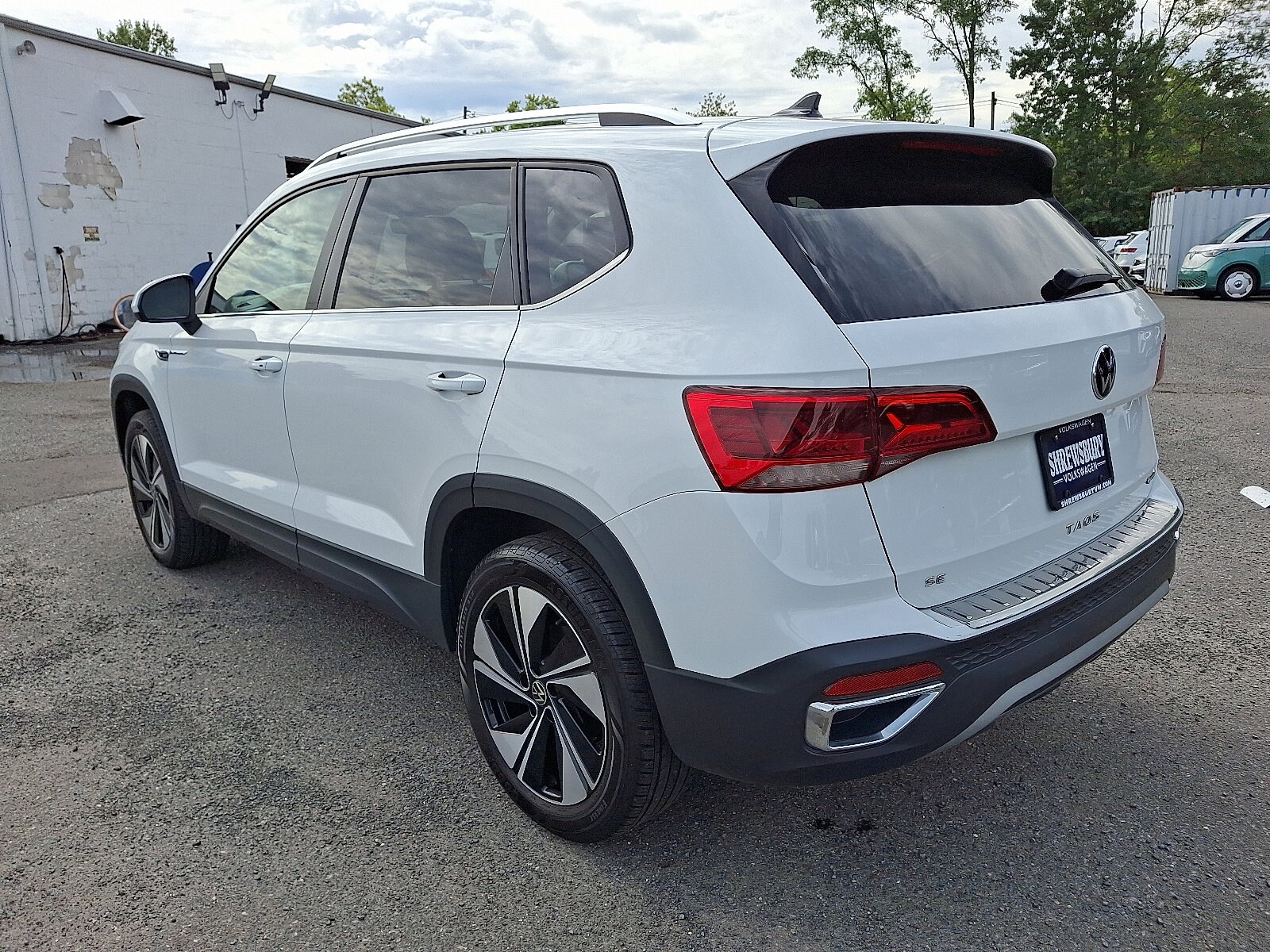 2023 Volkswagen Taos SE photo 2