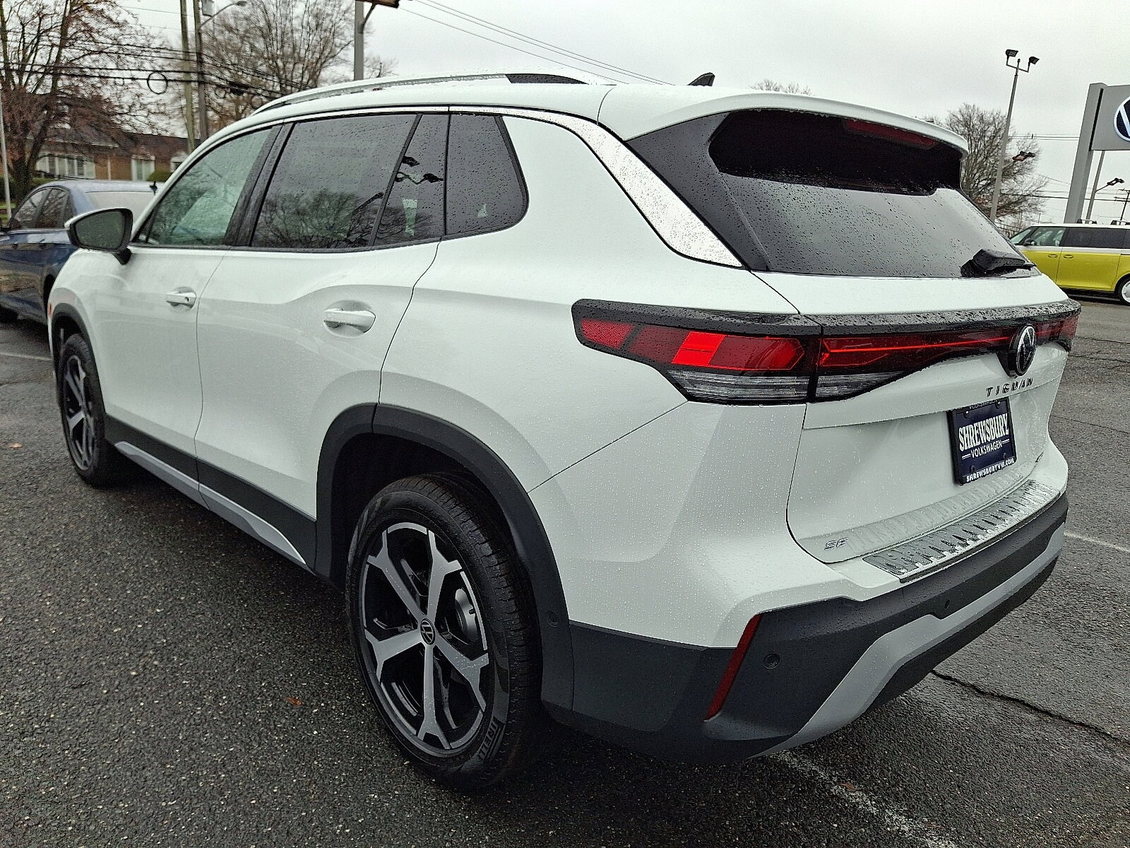 2026 Volkswagen Tiguan SE photo 3