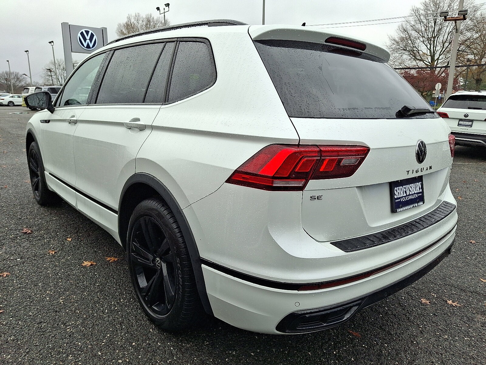 2024 Volkswagen Tiguan SE R-Line Black photo 3