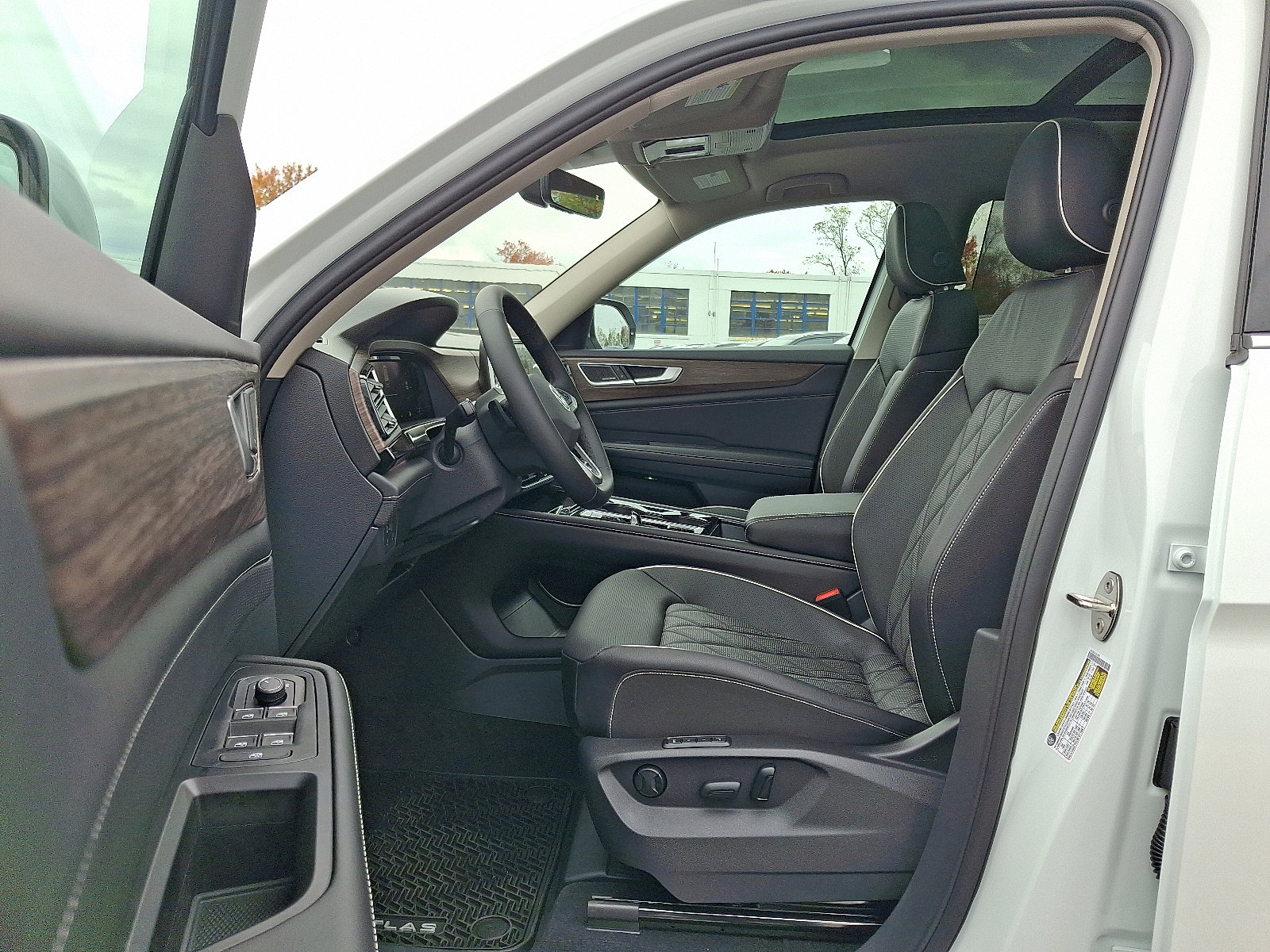 2026 Volkswagen Atlas SEL Premium R-Line - Photo 6