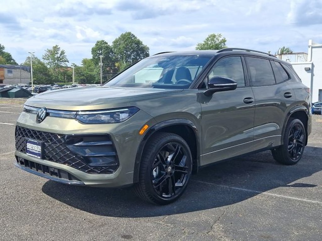 New 2026 Volkswagen Tiguan SE R-Line Black SUV