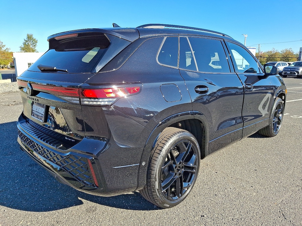 New 2026 Volkswagen Tiguan 2.0T SE R-Line Black SUV
