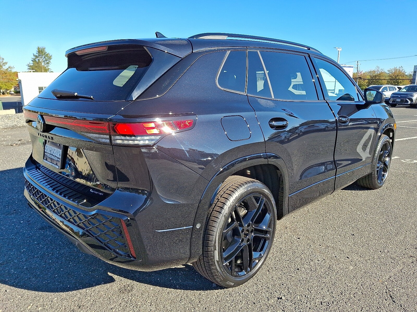 2026 Volkswagen Tiguan SE R-Line Black photo 2