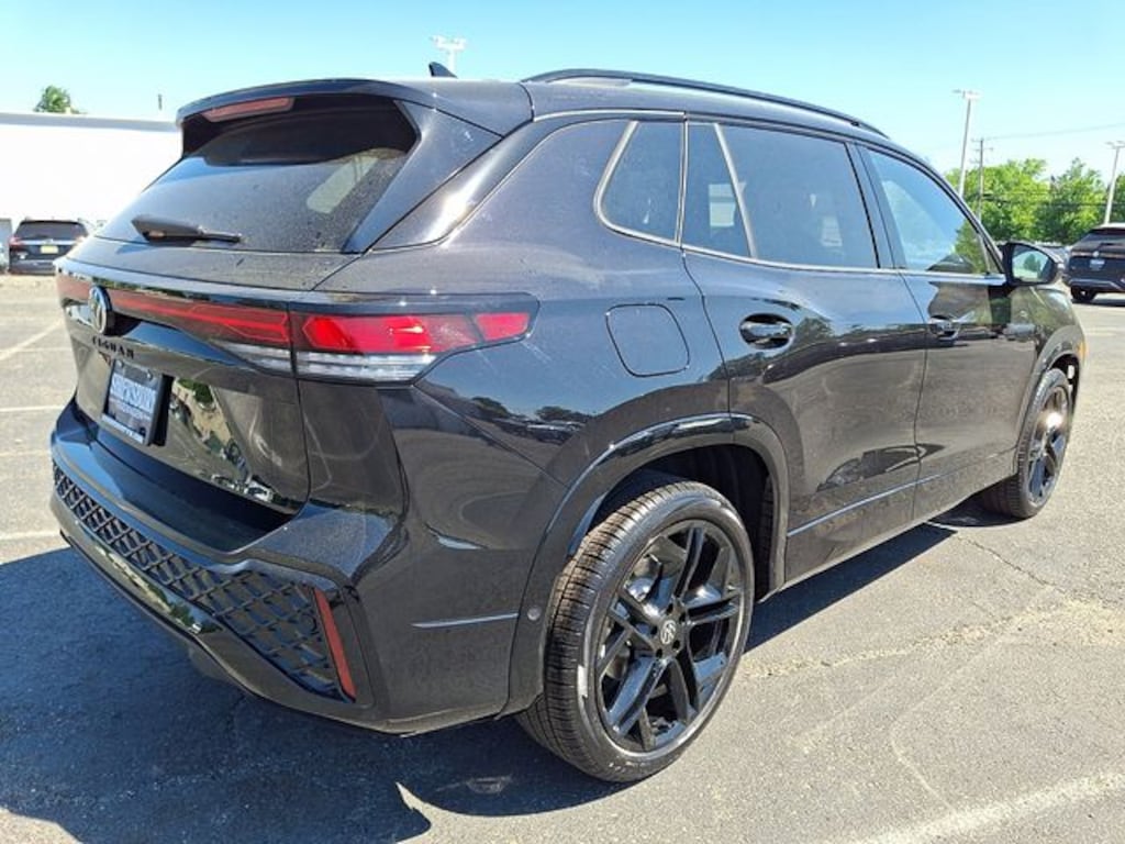 New 2026 Volkswagen Tiguan 2.0T SE R-Line Black SUV