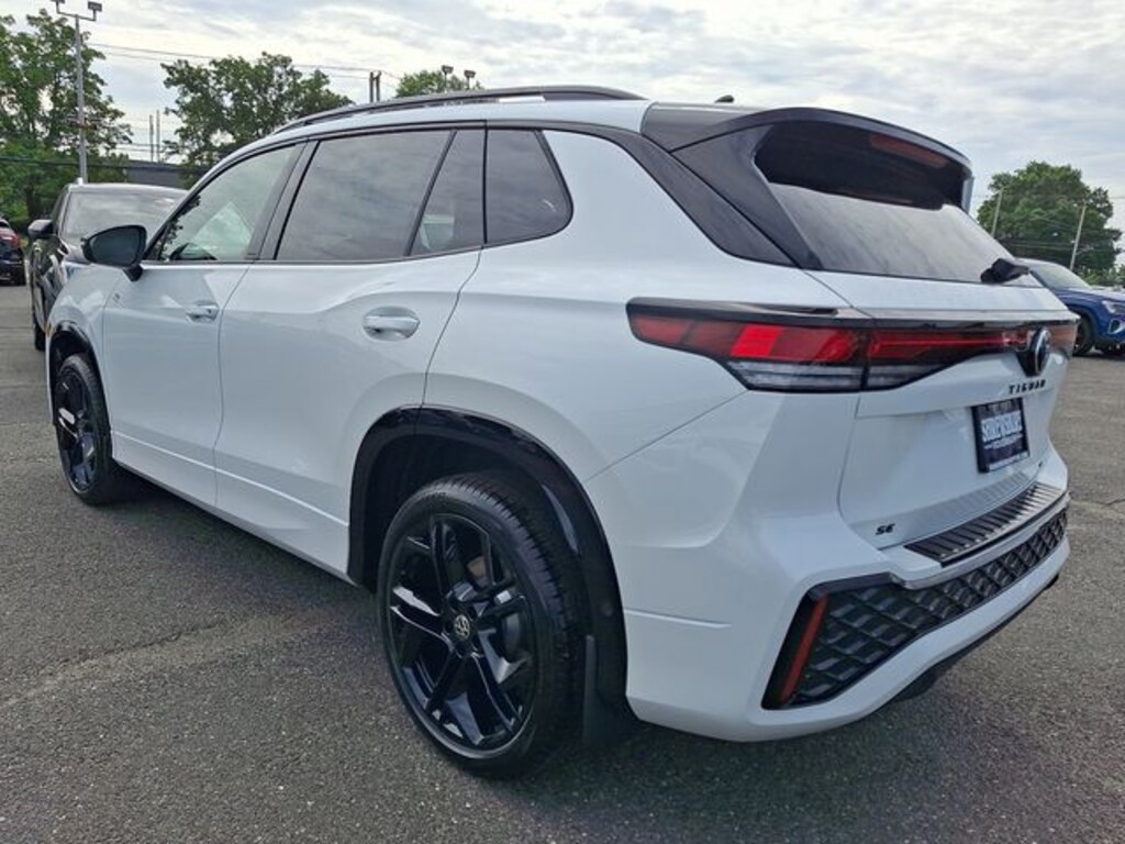New 2026 Volkswagen Tiguan 2.0T SE R-Line Black SUV