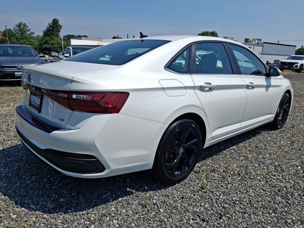 New 2026 Volkswagen Jetta 1.5T SE Sedan