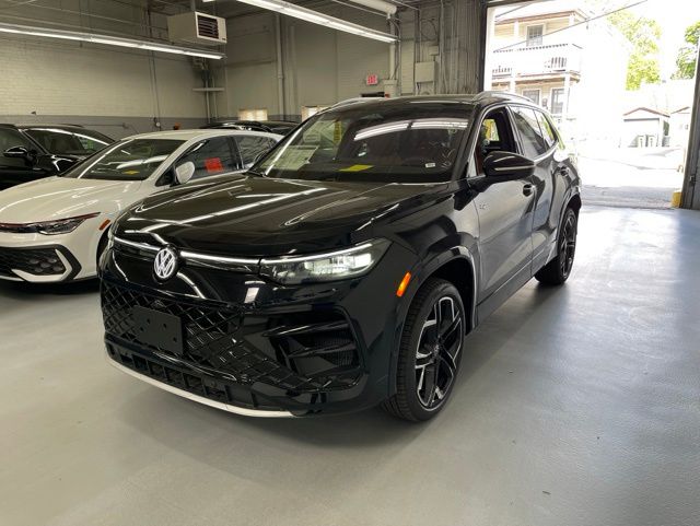 2026 Volkswagen Tiguan 2.0T SEL R-Line Turbo 4Motion's photo