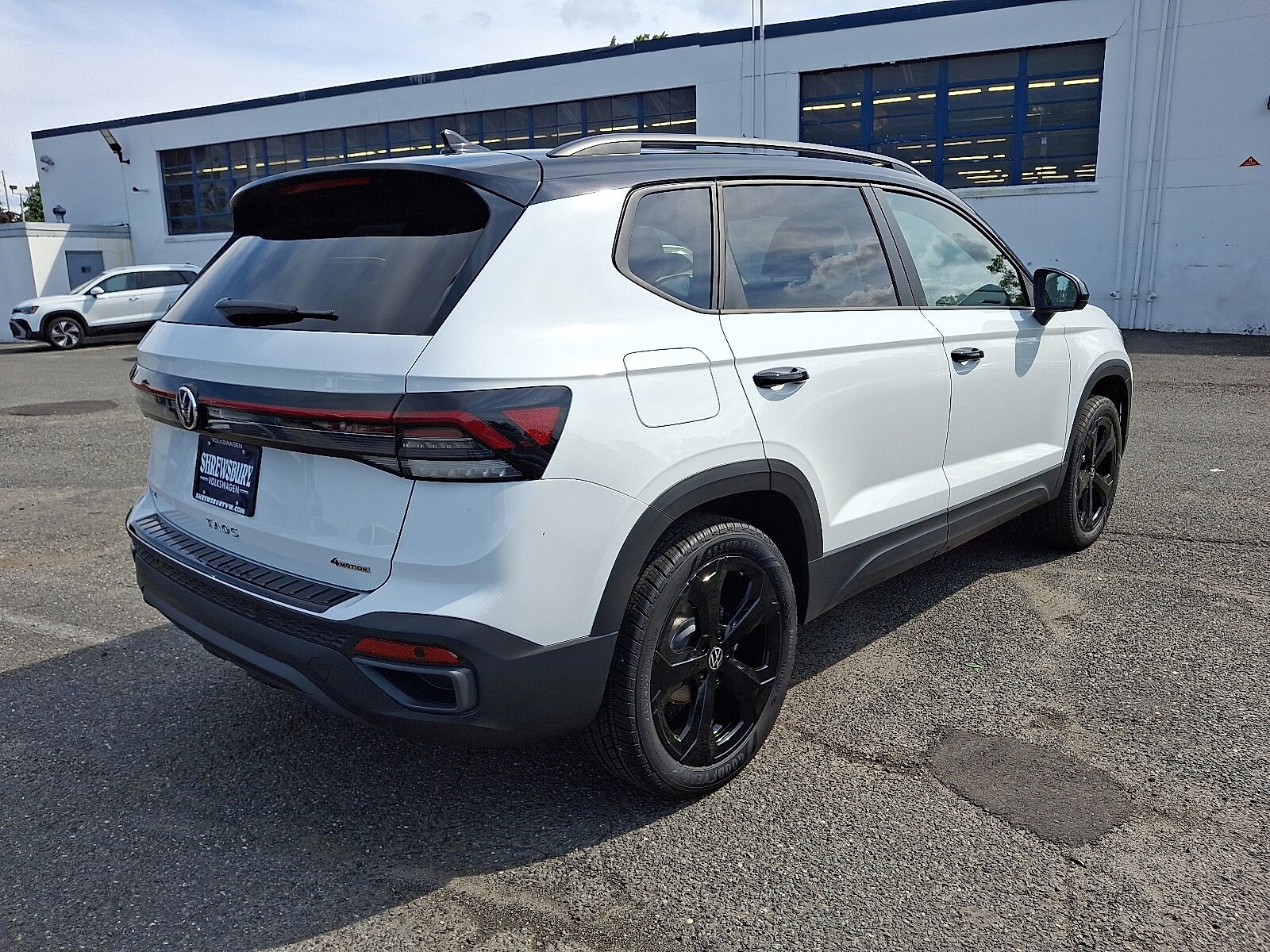 2025 Volkswagen Taos SE photo 4