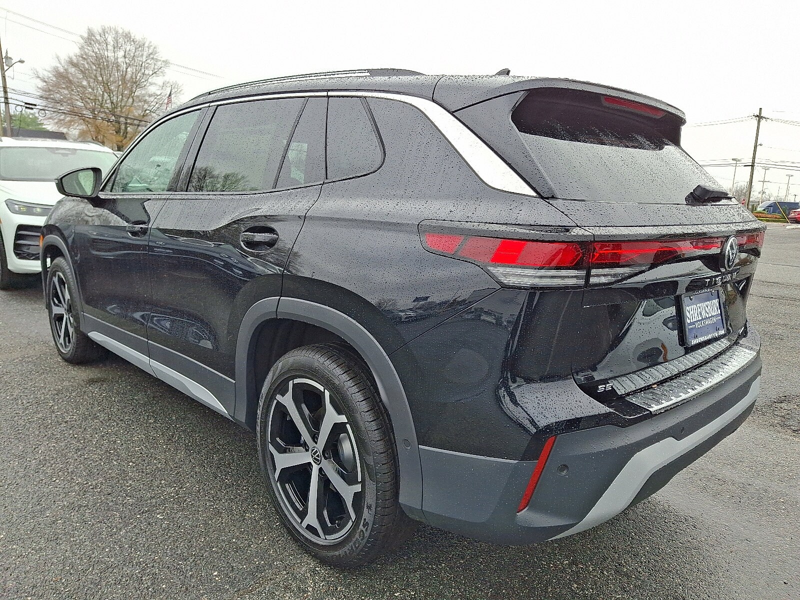 2026 Volkswagen Tiguan SE photo 3