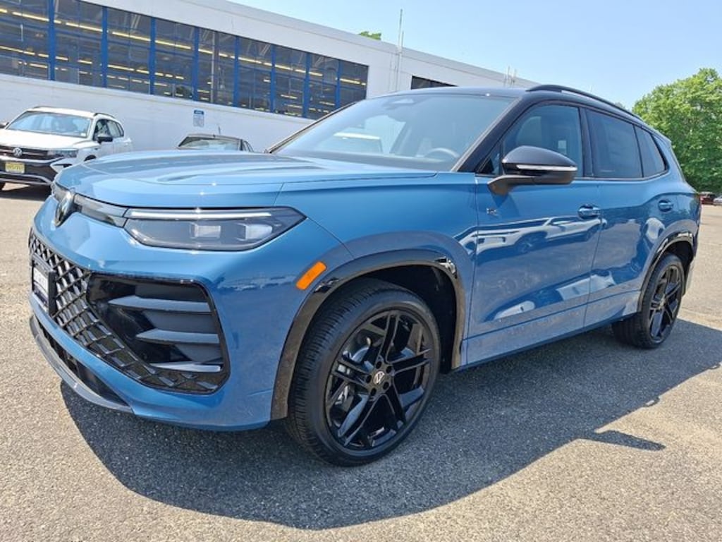 New 2026 Volkswagen Tiguan 2.0T SE R-Line Black SUV