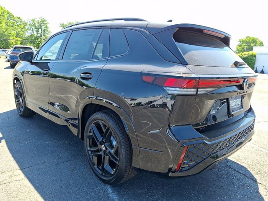 New 2026 Volkswagen Tiguan 2.0T SE R-Line Black SUV