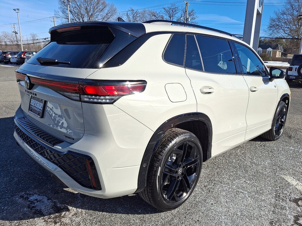 New 2026 Volkswagen Tiguan 2.0T SE R-Line Black SUV