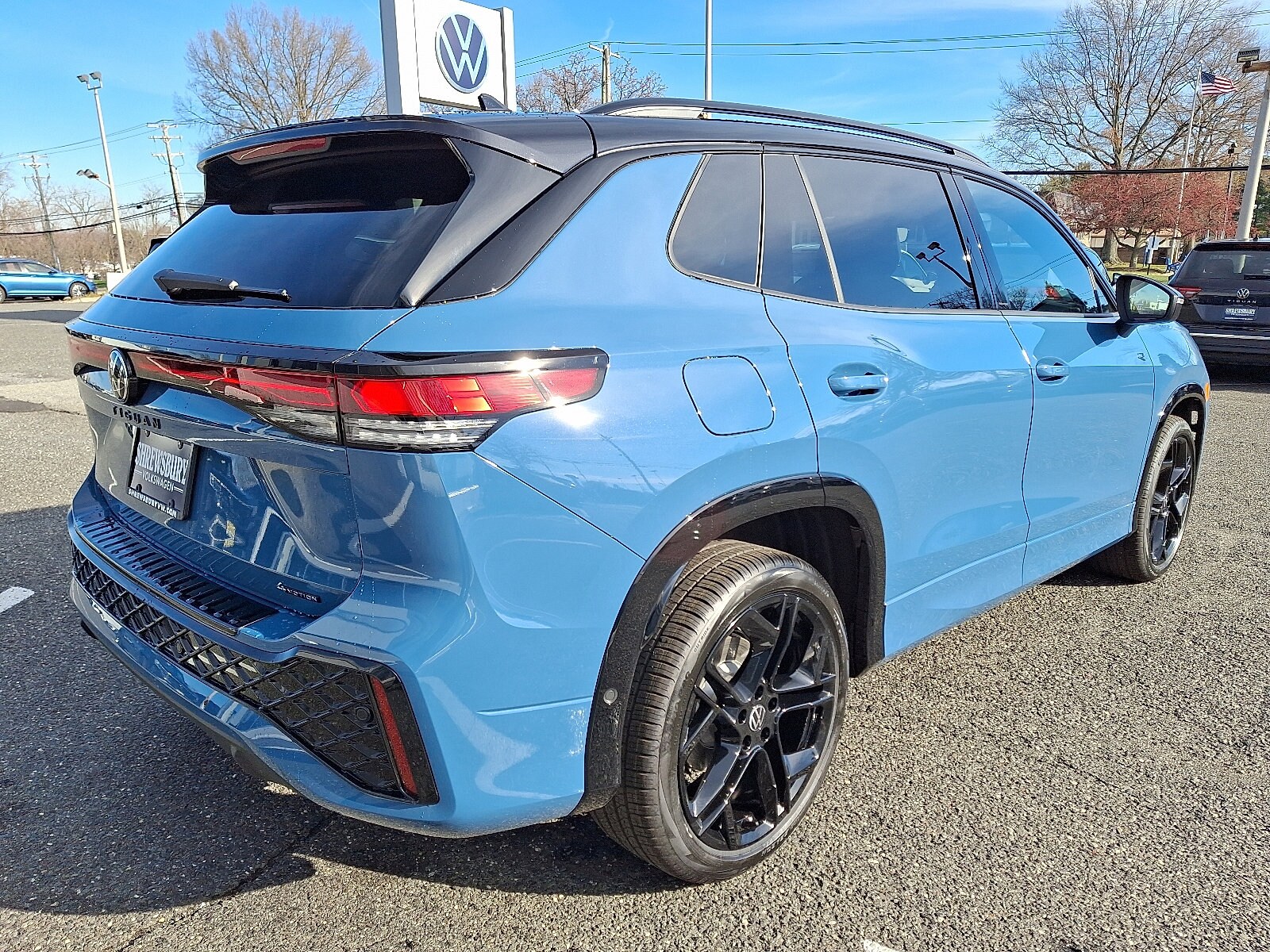 2026 Volkswagen Tiguan SE R-Line Black photo 4