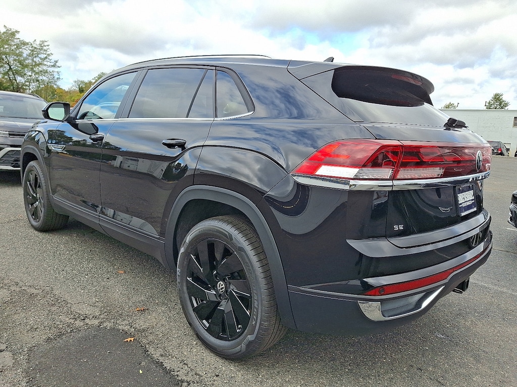 New 2026 Volkswagen Atlas Cross Sport 2.0T SE w/Technology SUV