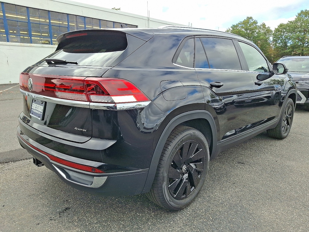 New 2026 Volkswagen Atlas Cross Sport 2.0T SE w/Technology SUV