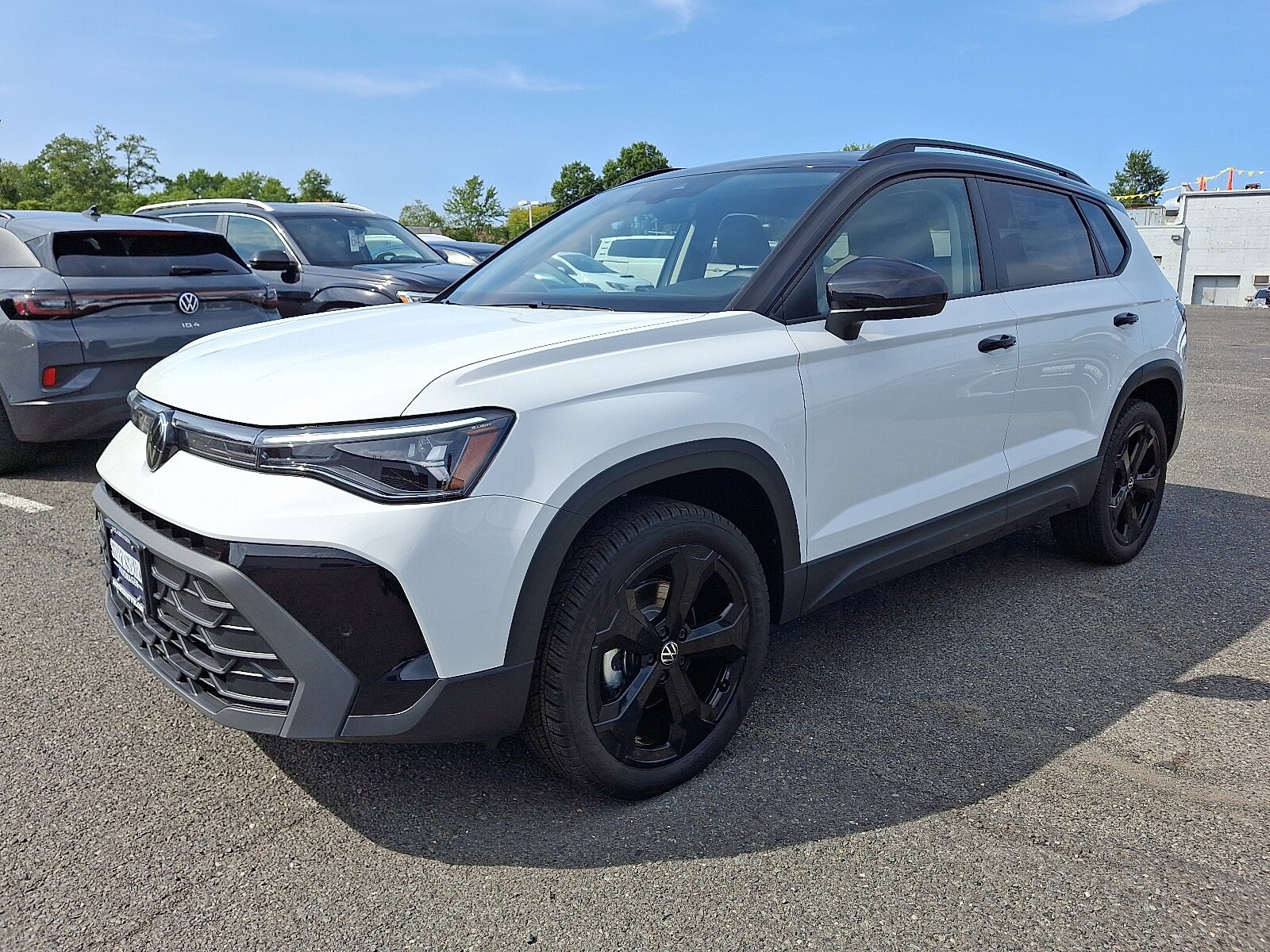 2025 Volkswagen Taos SE photo 2