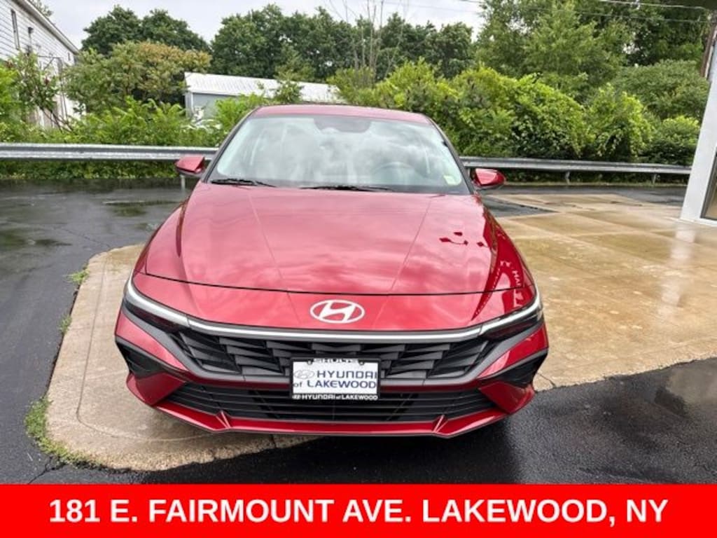 Used 2024 Hyundai Elantra SE Sedan