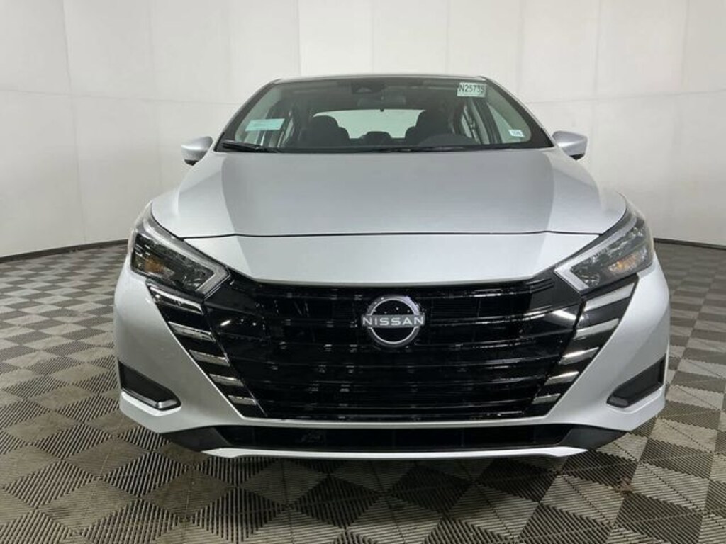 New 2025 Nissan Versa 1.6 SV Sedan