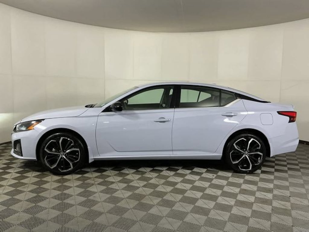 New 2025 Nissan Altima SR Sedan