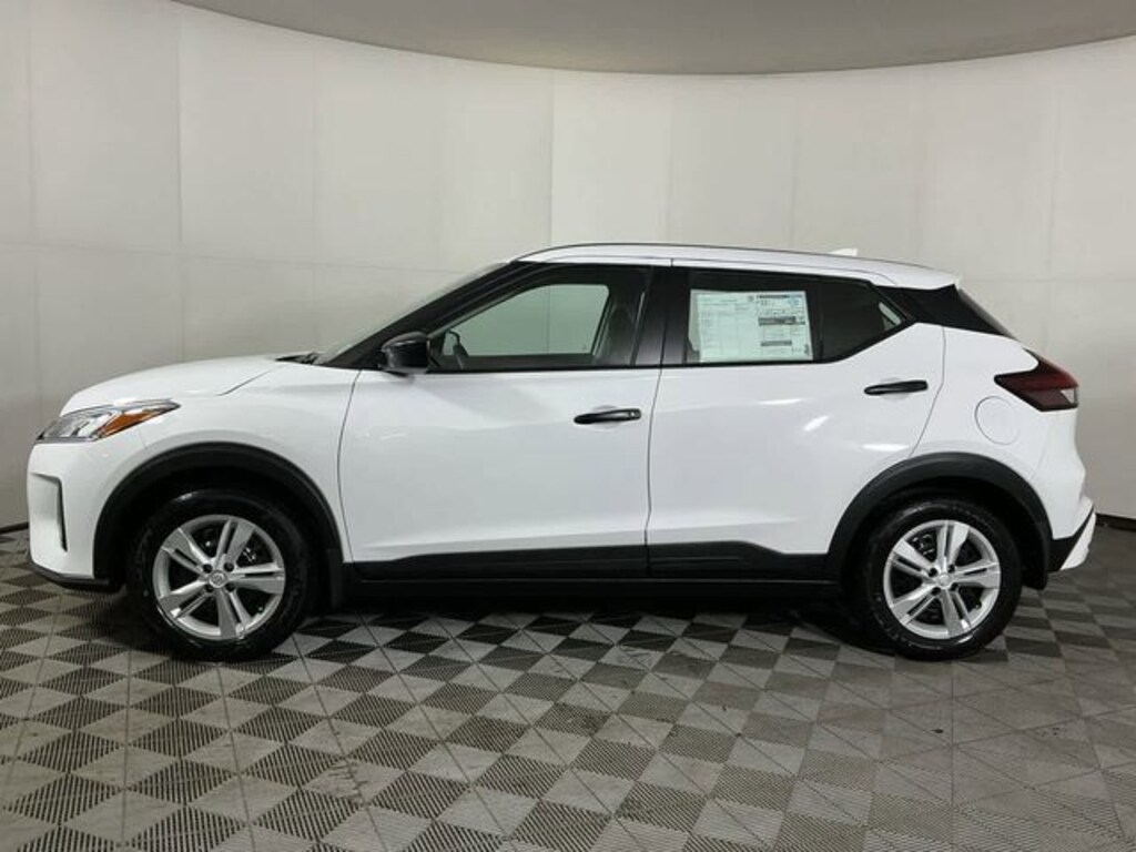 New 2025 Nissan Kicks Play S SUV