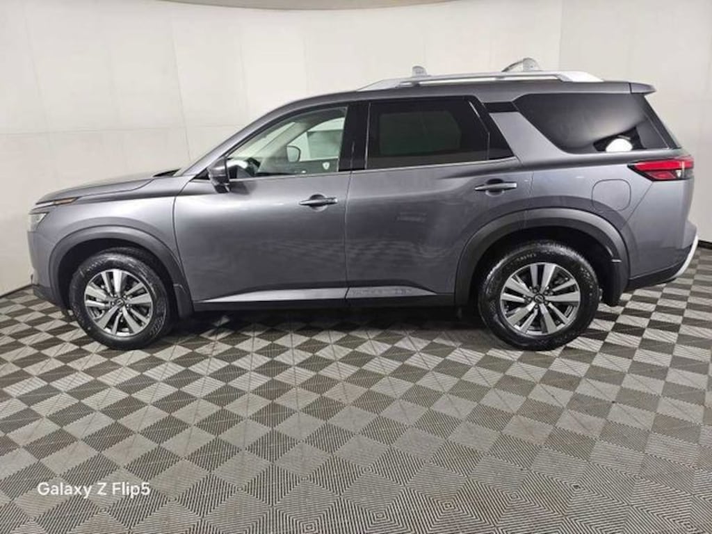 New 2025 Nissan Pathfinder SL SUV