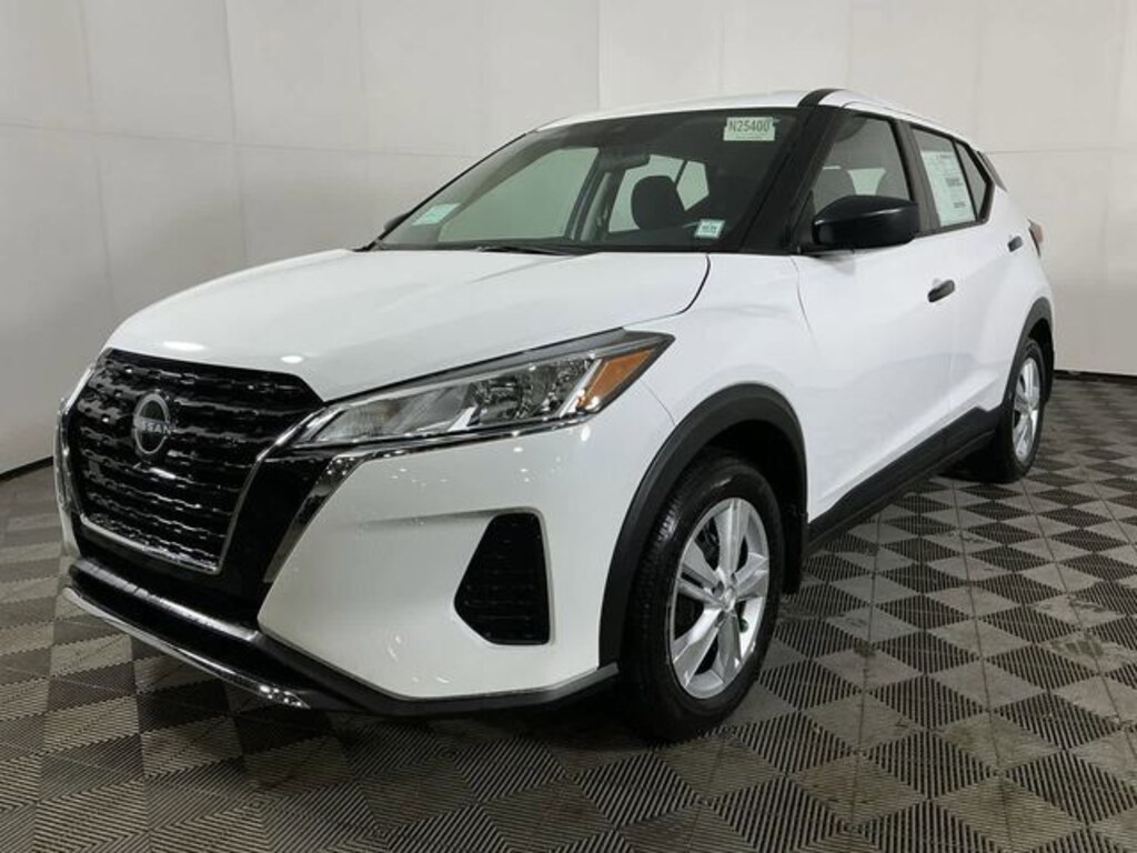 New 2025 Nissan Kicks Play S SUV