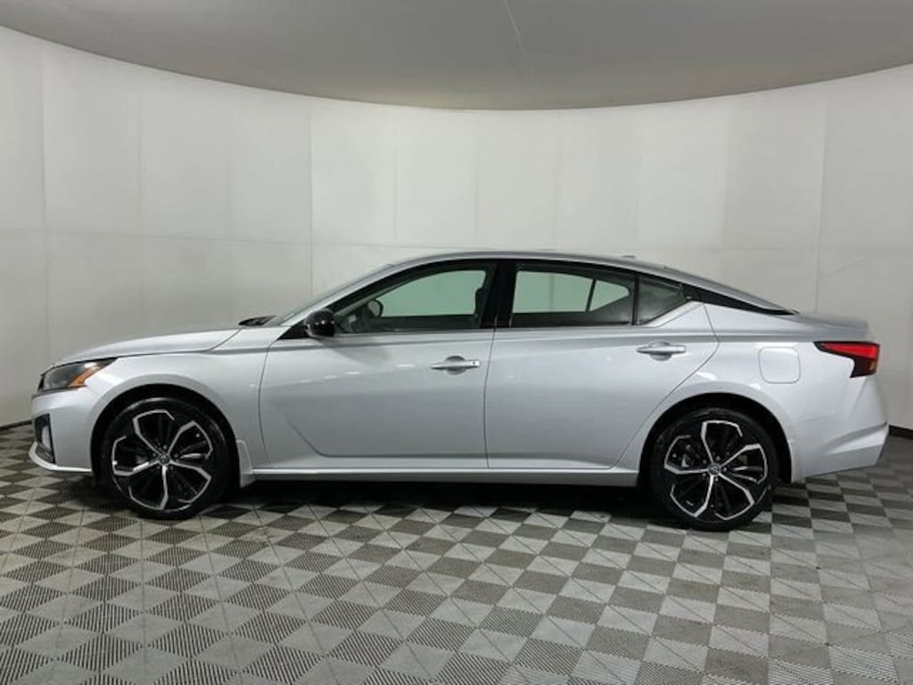 New 2025 Nissan Altima SR Sedan