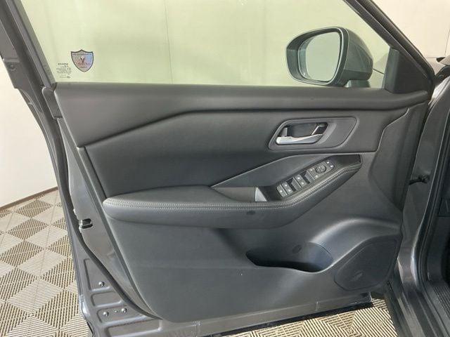 2026 Nissan Rogue SV - Photo 9