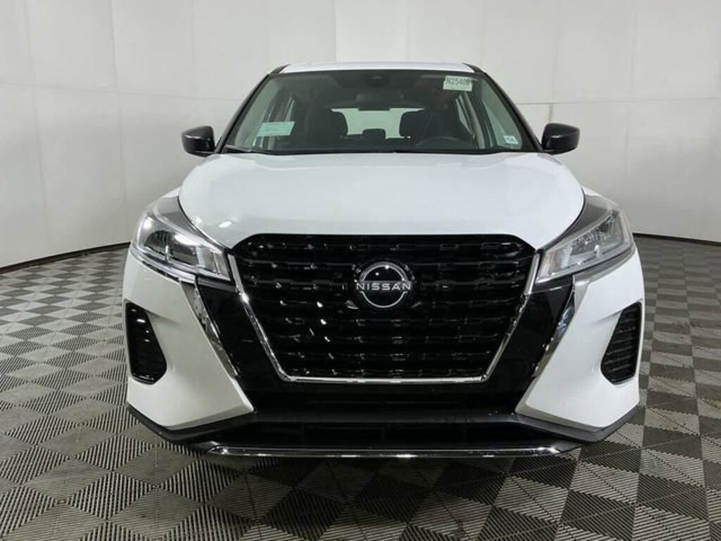 New 2025 Nissan Kicks Play S S FWD