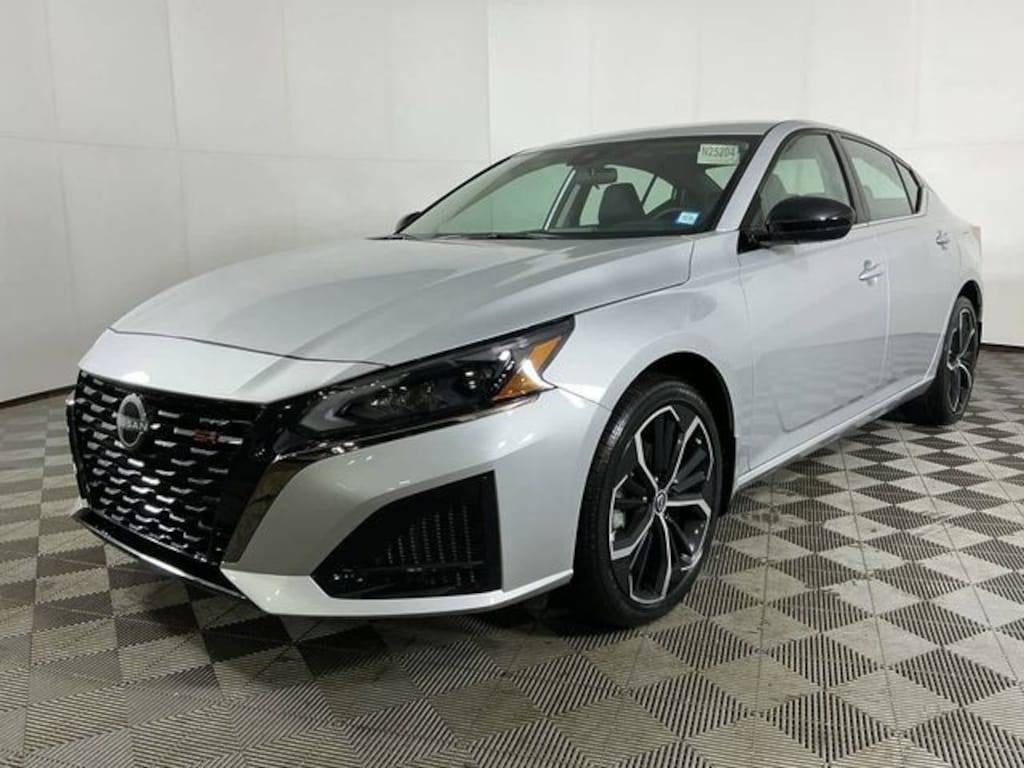 New 2025 Nissan Altima SR Sedan