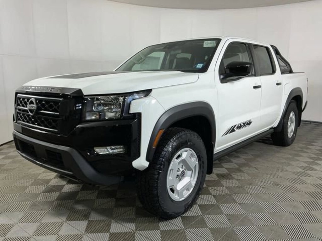 New 2024 Nissan Frontier SV Crew Cab 4x4 SV