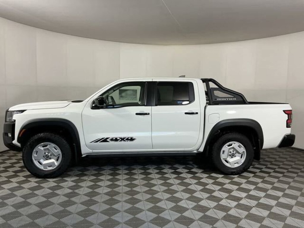 New 2024 Nissan Frontier SV Crew Cab 4x4 SV