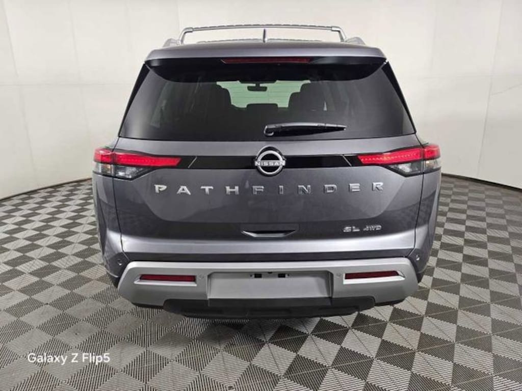 New 2025 Nissan Pathfinder SL SUV