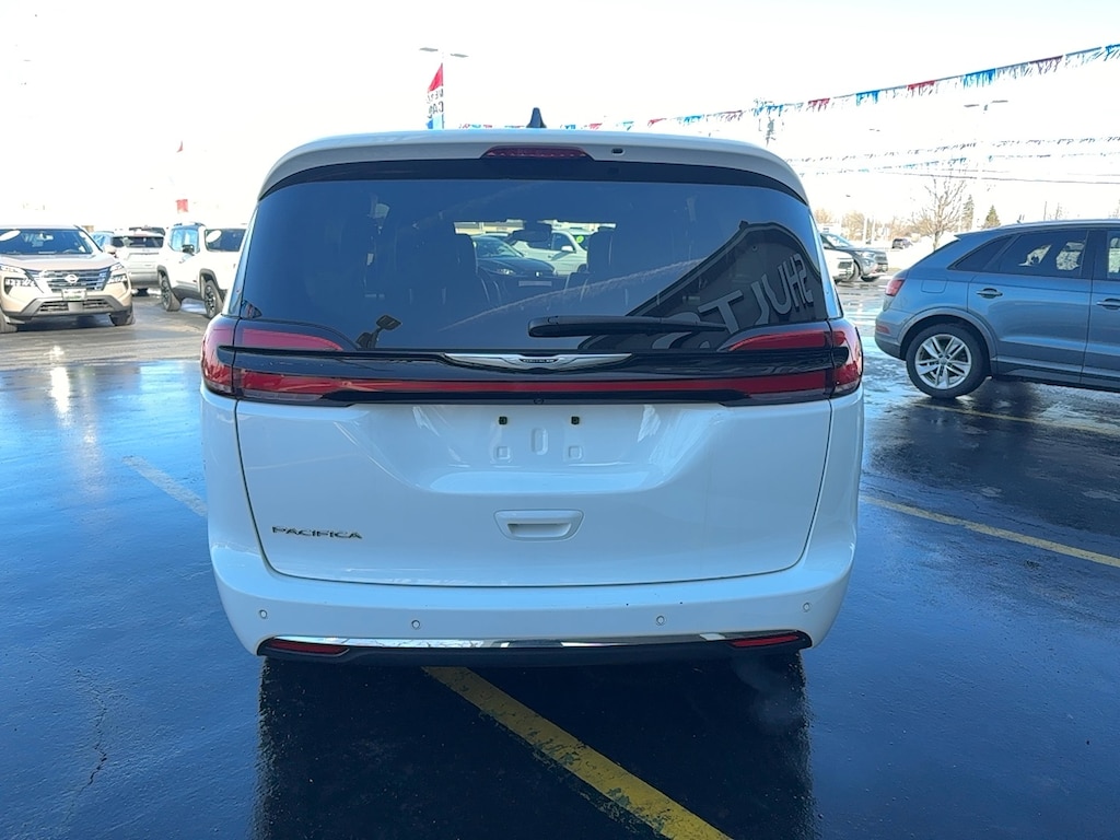 Used 2024 Chrysler Pacifica Touring L Touring L FWD