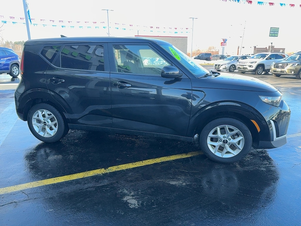 Used 2023 Kia Soul LX LX IVT