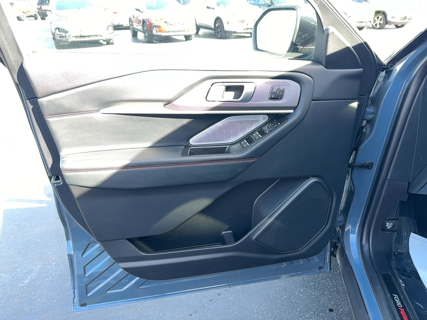 2025 Ford Explorer ST - Photo 14