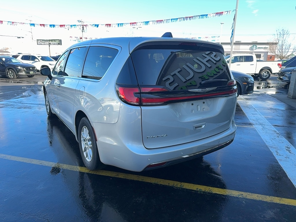 Used 2024 Chrysler Pacifica Touring L Touring L FWD