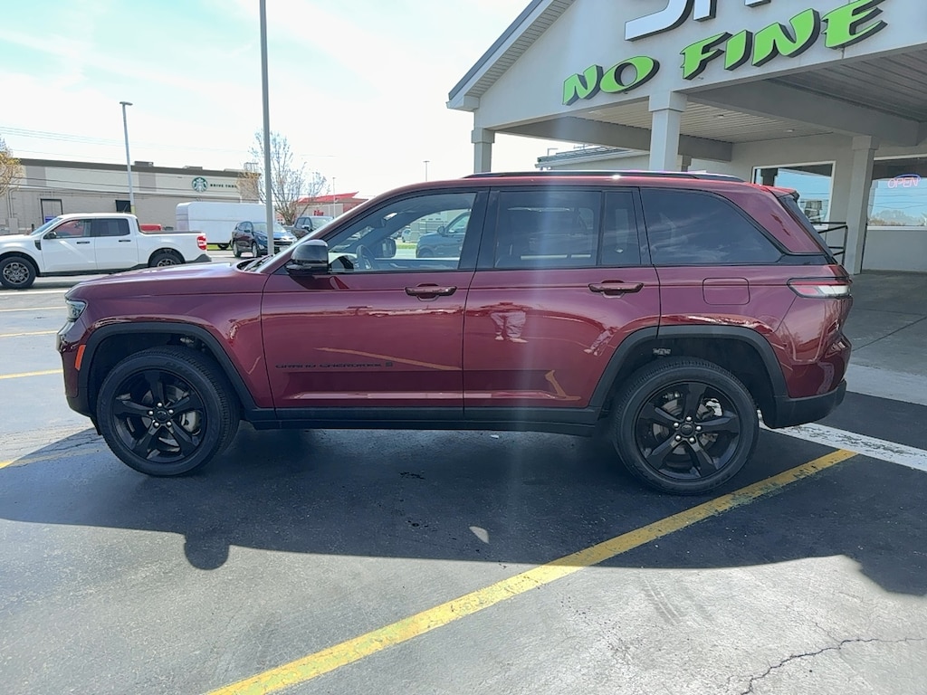Used 2023 Jeep Grand Cherokee Altitude Altitude 4x4
