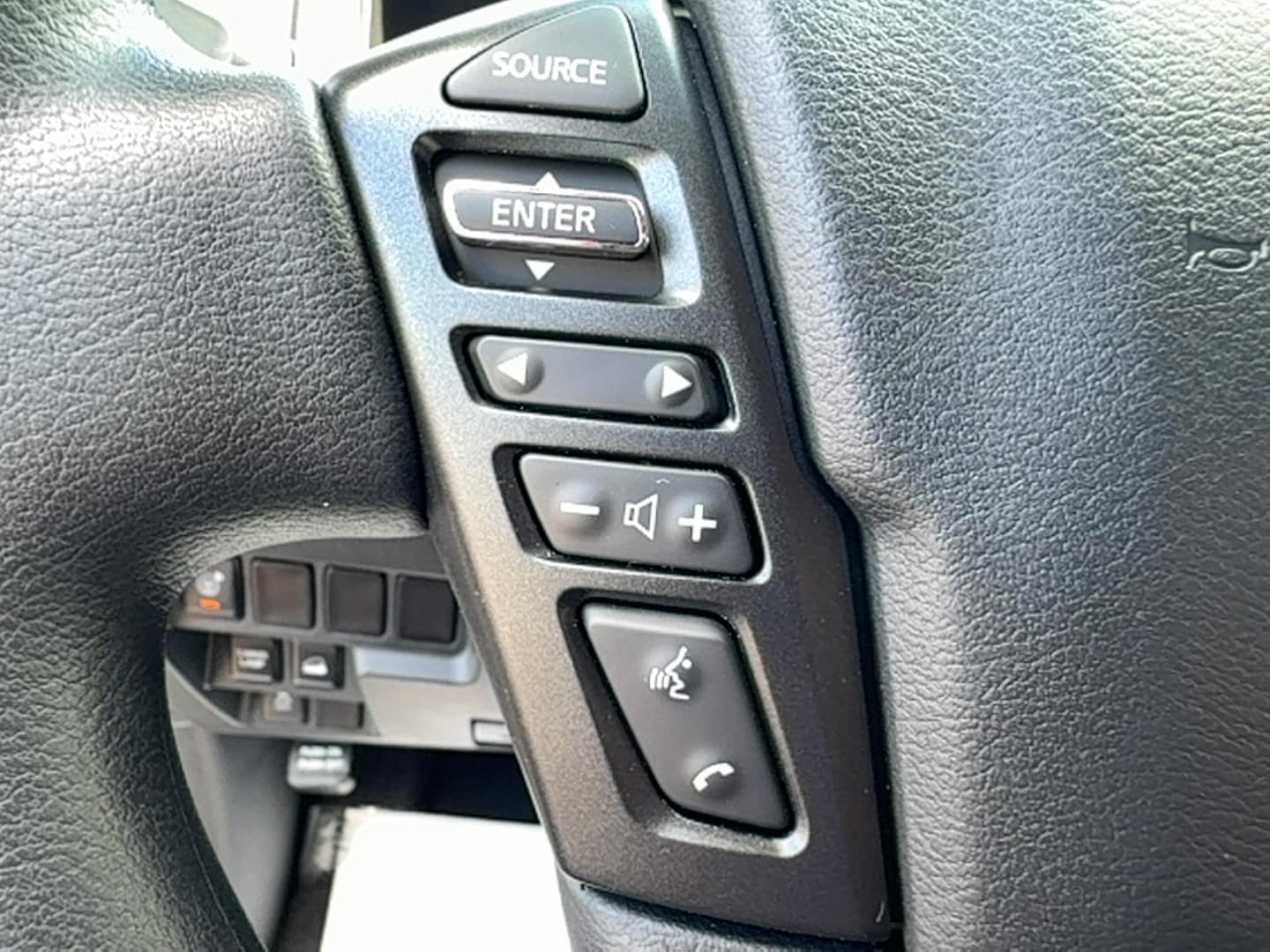 2025 Nissan Frontier SV - Photo 15