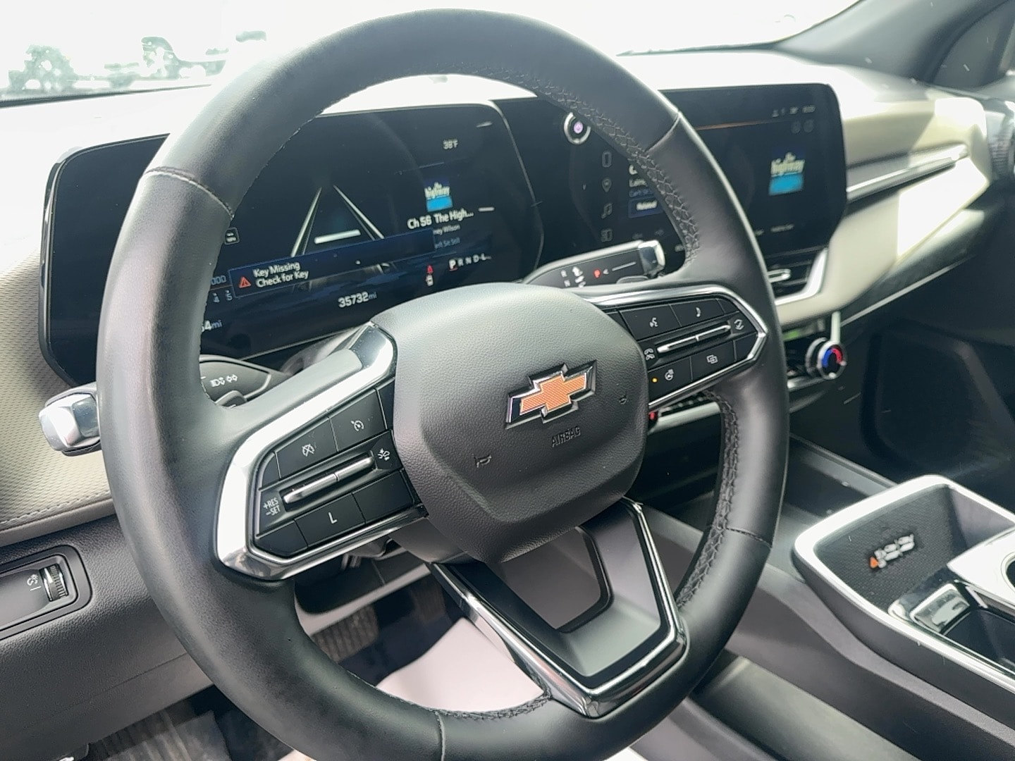 2025 Chevrolet Equinox LT - Photo 10