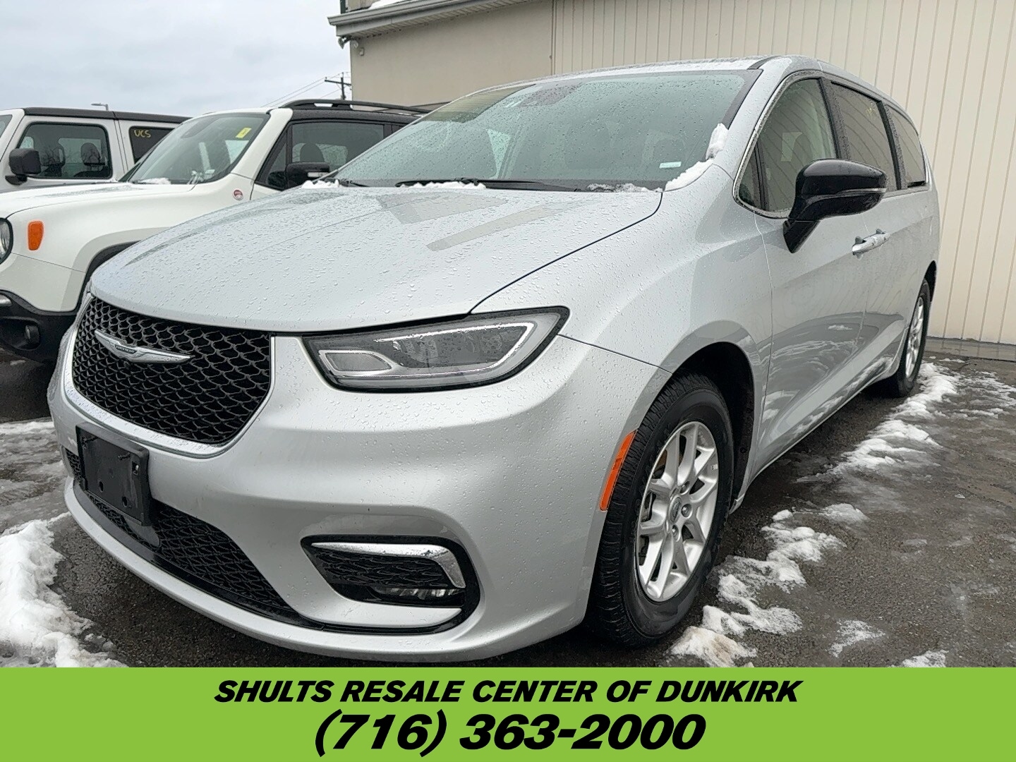 2024 Chrysler Pacifica Touring L's photo