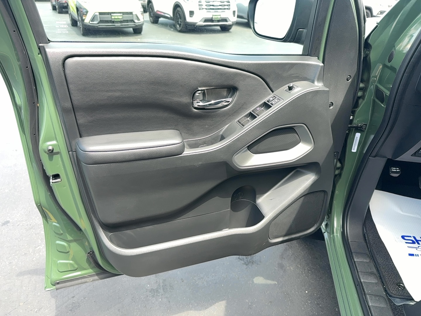 2025 Nissan Frontier SV - Photo 11