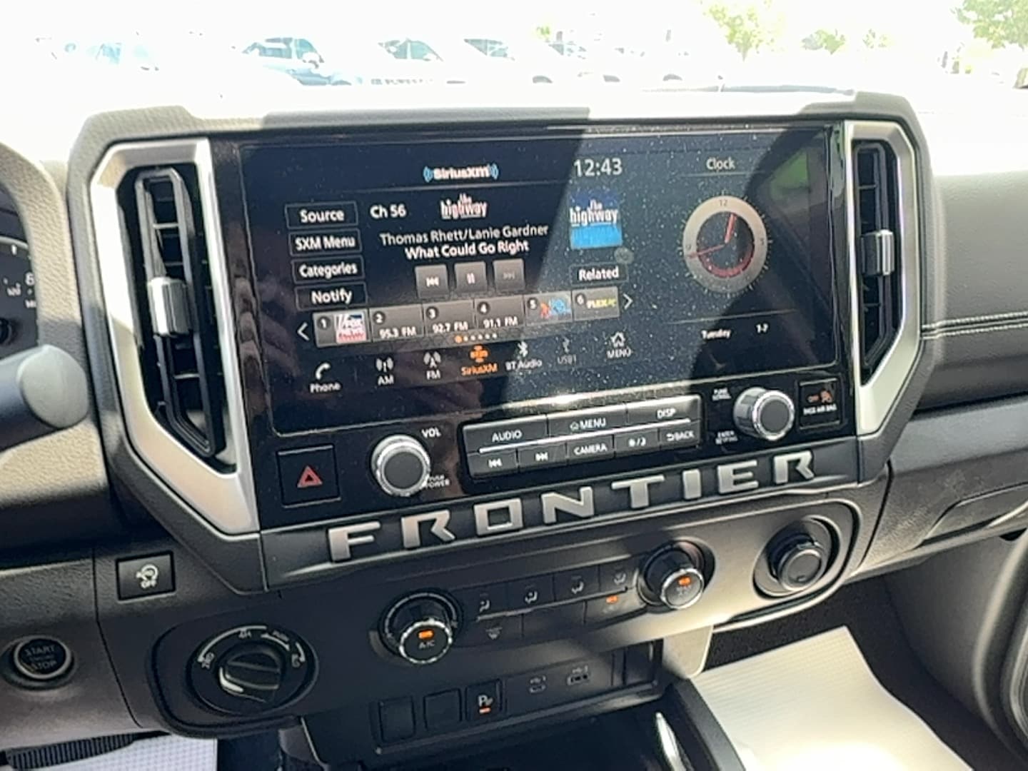 2025 Nissan Frontier SV - Photo 17