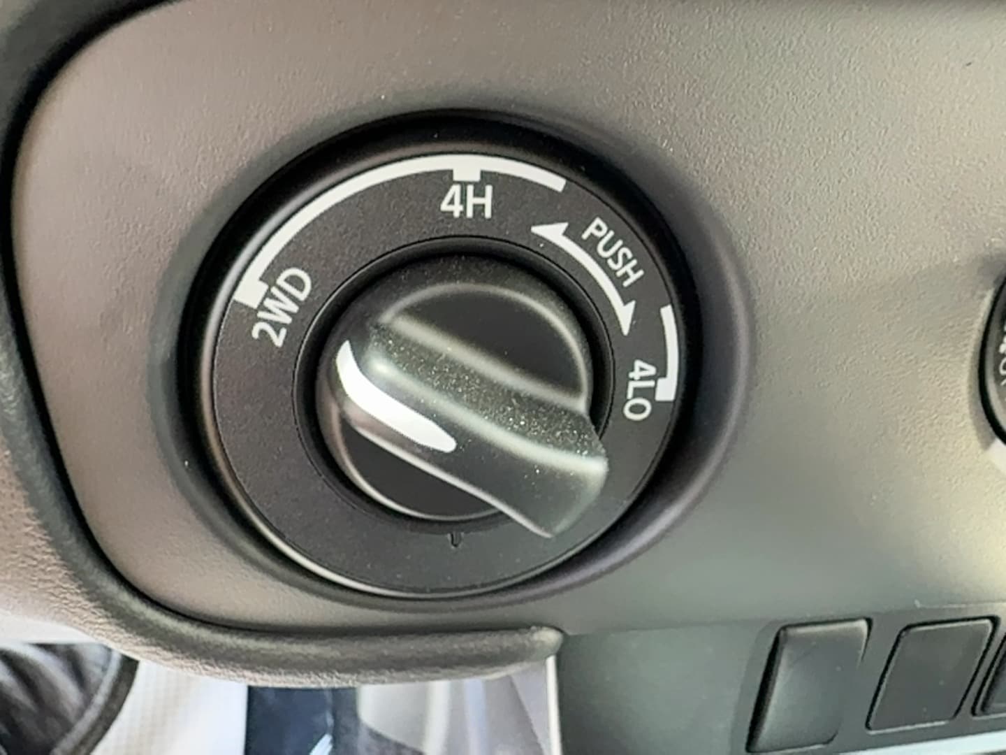 2025 Nissan Frontier SV - Photo 19