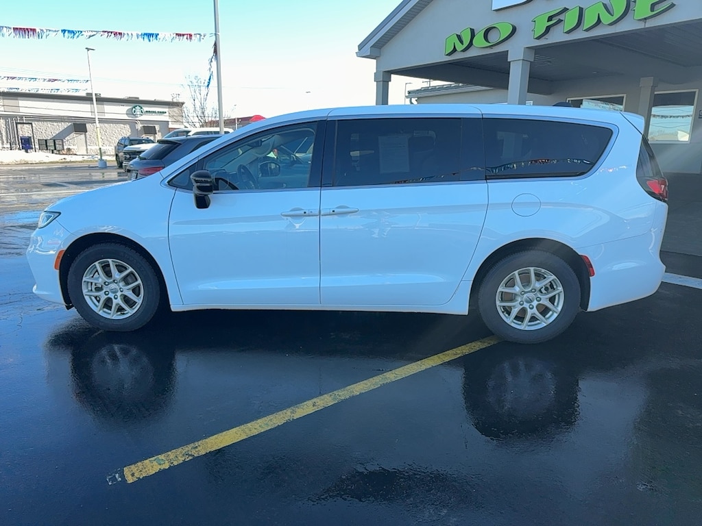 Used 2024 Chrysler Pacifica Touring L Touring L FWD