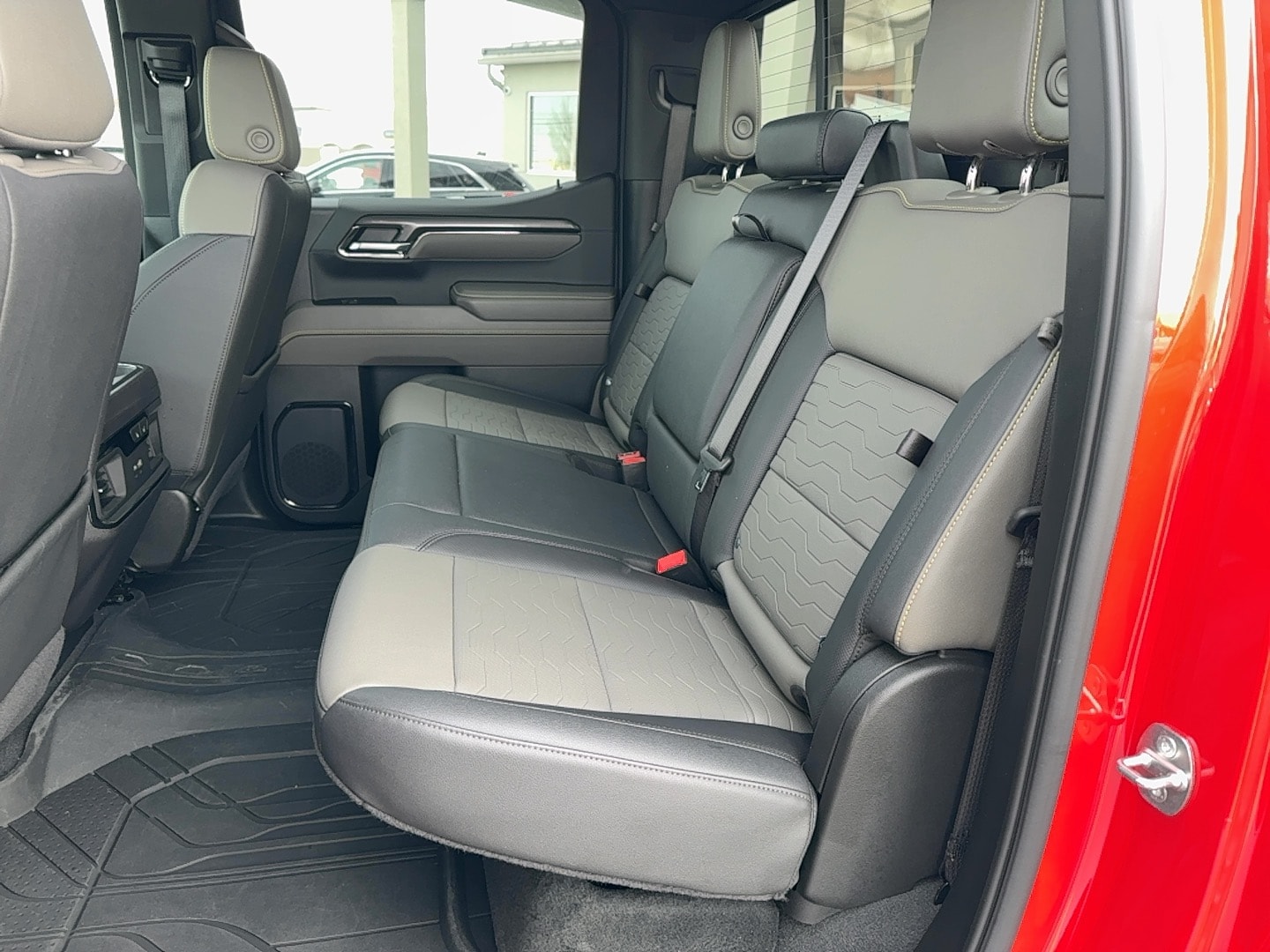 2024 Chevrolet Silverado 1500 ZR2 - Photo 33