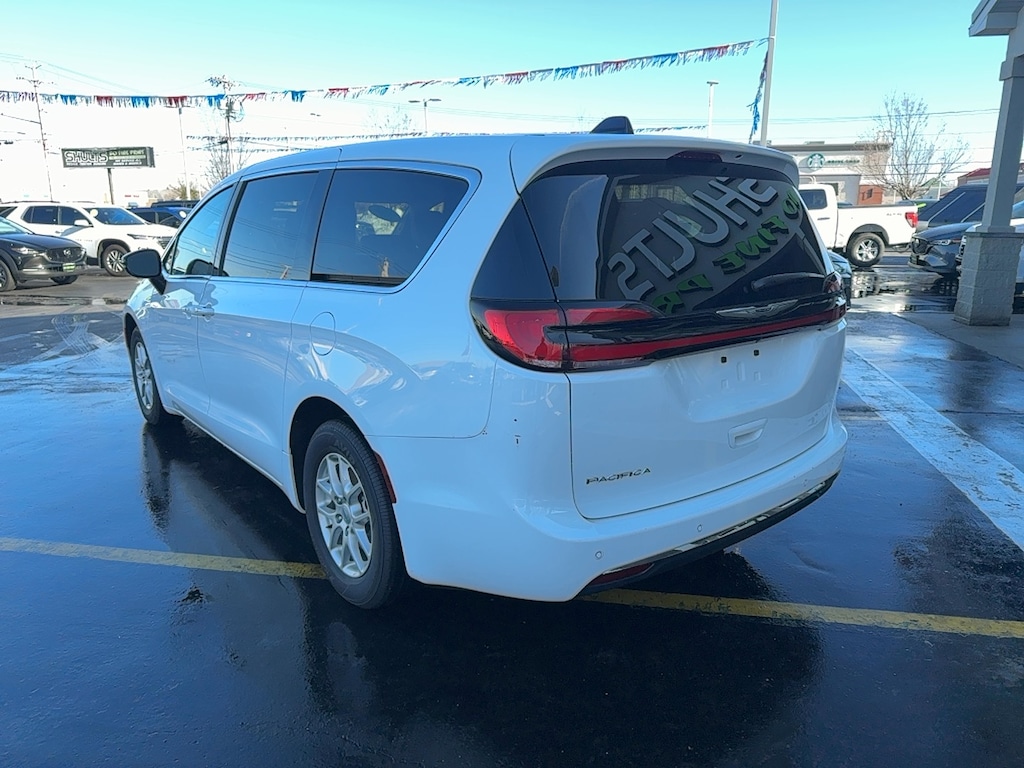 Used 2024 Chrysler Pacifica Touring L Touring L FWD